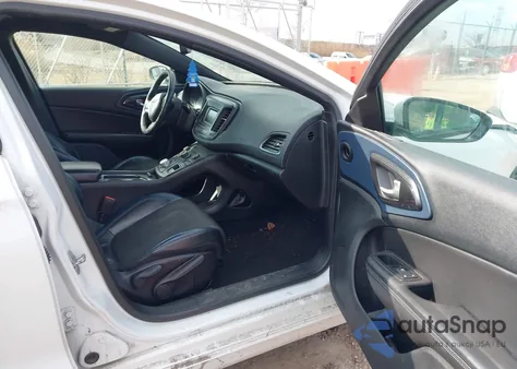 2015 Chrysler 200 S z USA, uszkodzony, nr VIN 1C3CCCBB6FN729513